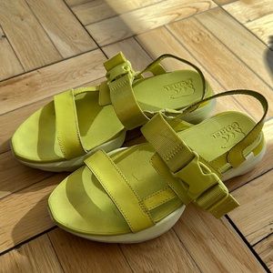 SOREL Kinetic Sandals Bright Green Women 5.5
